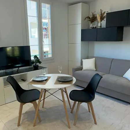 Enchanteur A Les Pins Juan-les-Pins